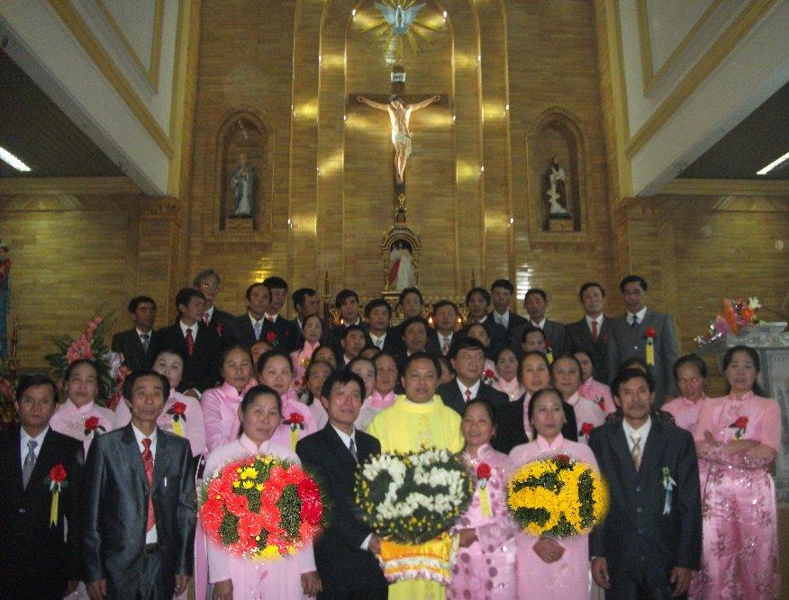 Lễ tạ ơn cho 31 cặp đôi hoàn hảo : lễ Bạc, lễ Vàng và lễ Kim cương