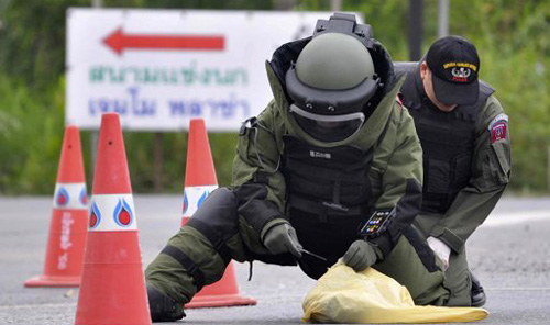 Bom nổ trên đường phố Bangkok