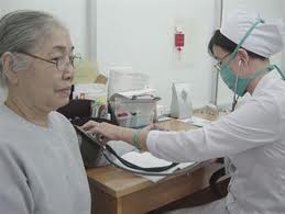 Phòng khám đa khoa Tòa Giám mục Xã Đoài đến với dân nghèo giáo xứ Thánh Antôn