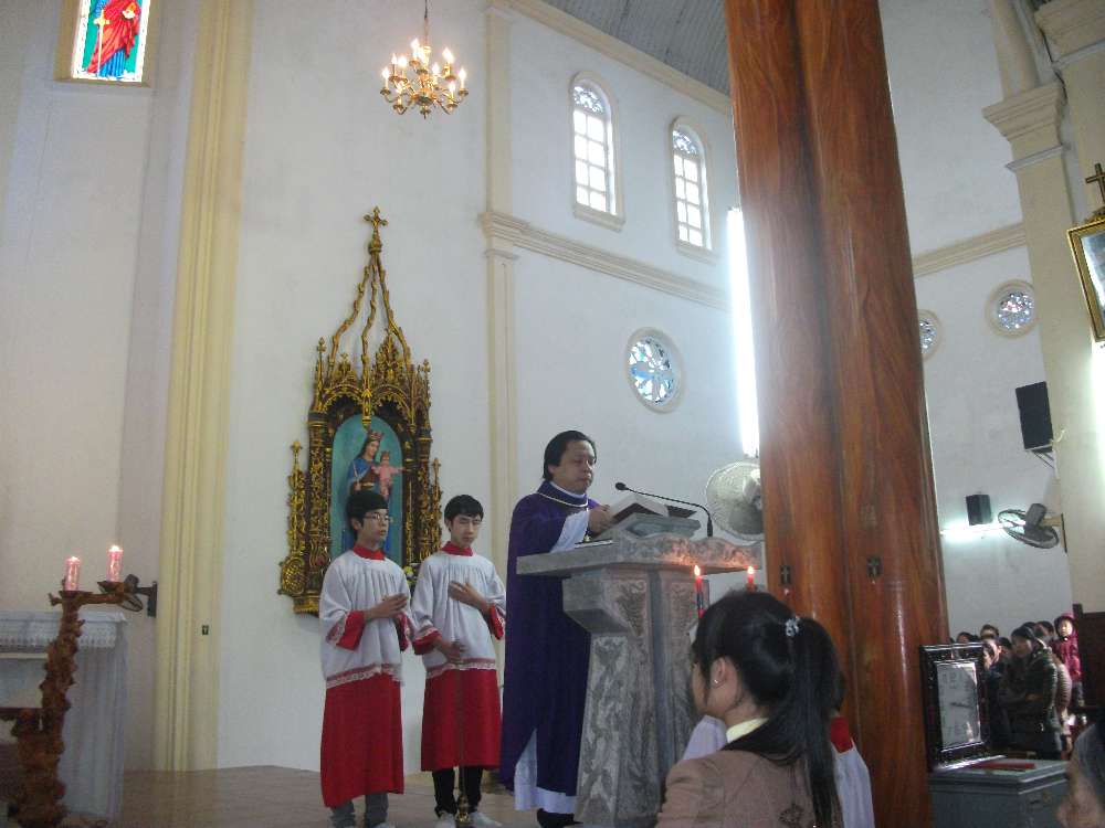 Giáo họ Trung Cự khai mạc tuần Đại phúc