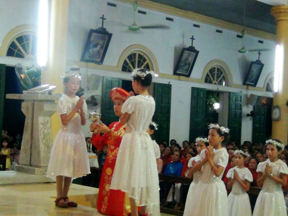 Trung Nghĩa: 1400 thành viên Gia đình Thánh Tâm xứ Mừng Lễ Bổn mạng