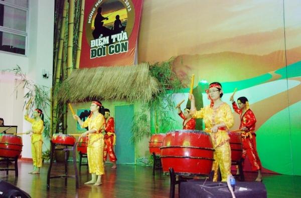 Mừng Ngày của Cha 2012: “Điểm tựa đời con”