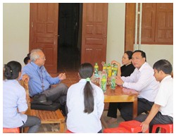 Đức Giám mục Phaolô viếng thăm giáo điểm Con Cuông