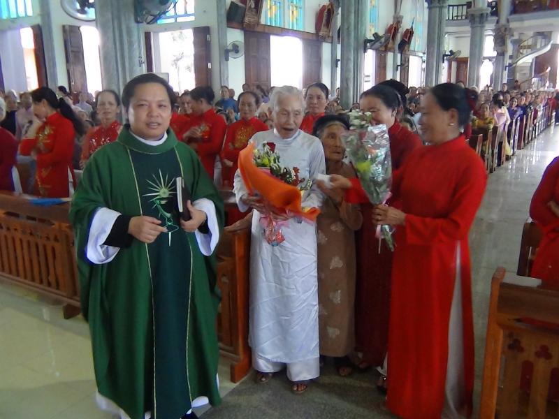 Hồng ân muộn màng tuổi 75