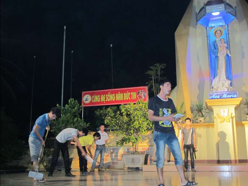 Một cảnh trong đêm tập đầu tiên