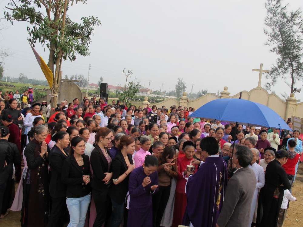 Giáo xứ Trung Nghĩa long trọng mừng lễ các thánh và lễ cầu hồn