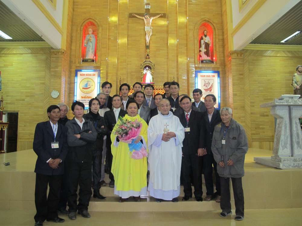 Mừng lễ thánh Phaolô Tông Đồ trở lại: Bổn Mạng cha quản xứ và linh tộc Phaolô Giáo xứ Trung Nghĩa