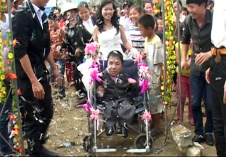 Chúc anh chị Ơn Chúa, hạnh phúc