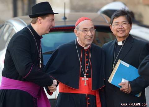 Giả danh hồng y để dự hội nghị kín