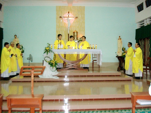 Linh mục đồng hành với Dân Chúa