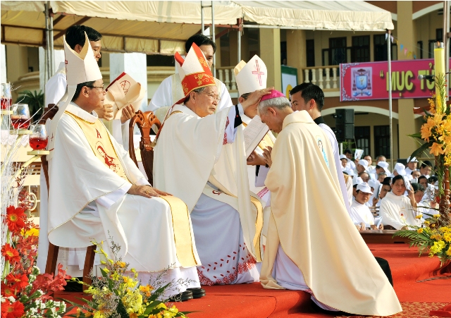 Thánh lễ tấn phong Giám mục Đức Tân Giám Mục Giuse Đinh Đức Đạo