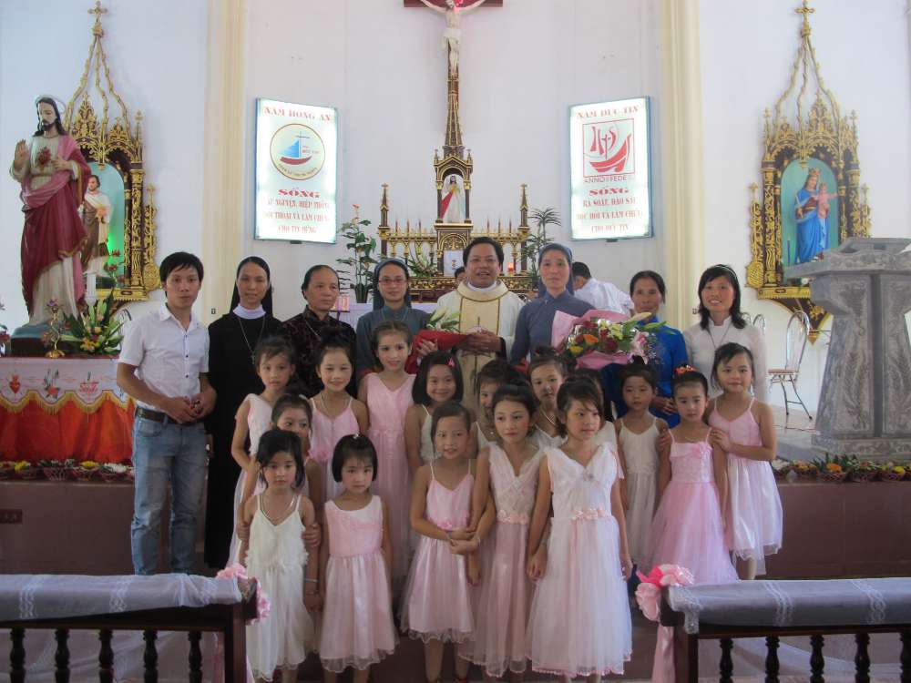 Thánh lễ tạ ơn của Sr. Hồng Loan và Sr. Hồng Ánh tại giáo họ Trung cự