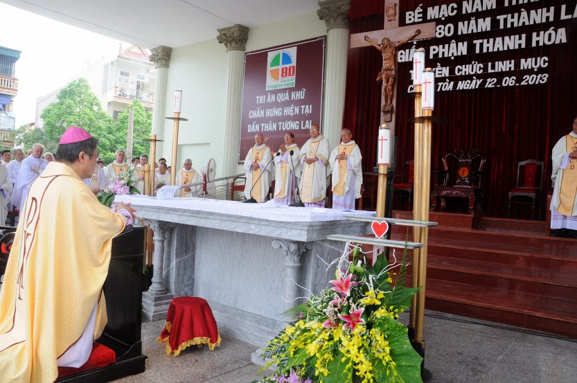 Giáo phận Thanh Hóa: Đại lễ bế mạc Năm Thánh kỷ niệm 80 thành lập giáo phận và phong chức linh mục