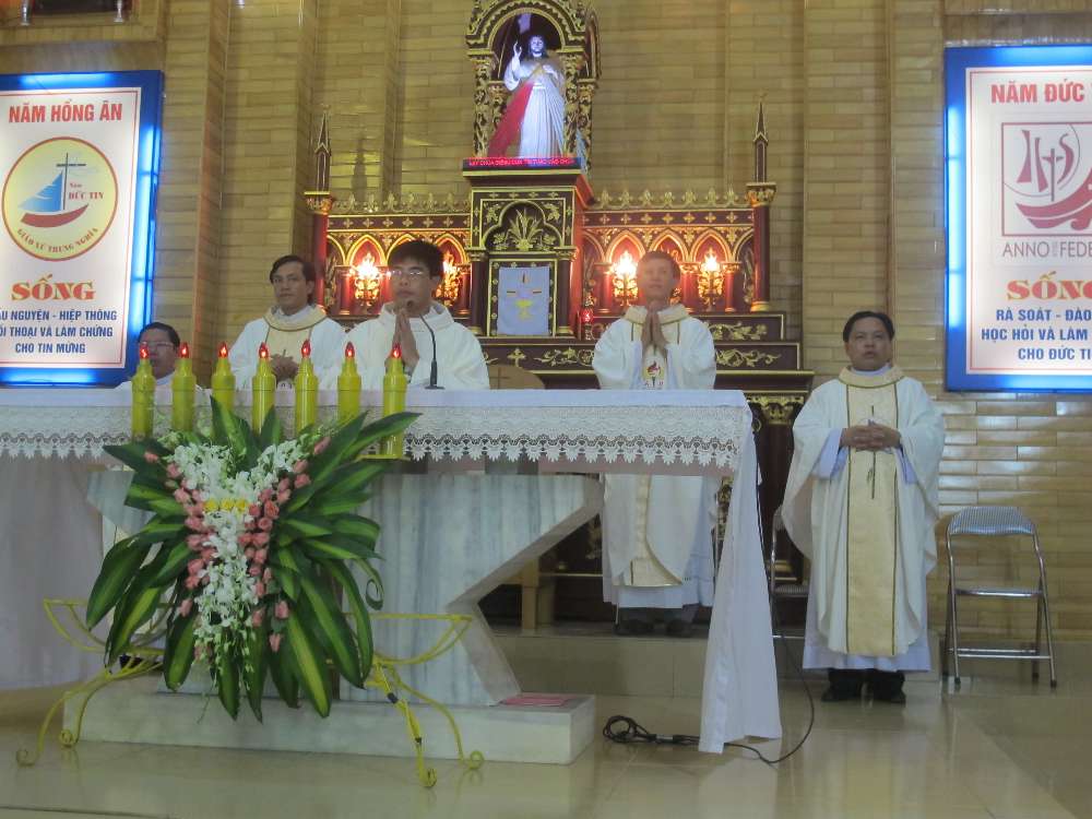 Ban giới trẻ giáo phận họp tại giáo xứ Trung Nghĩa và dâng lễ Quan thầy của nhóm chia sẻ