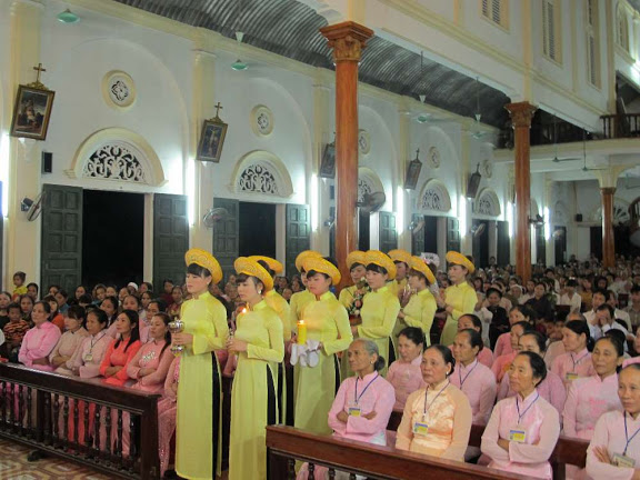 Giới hiền mẫu giáo họ Trung Cự mừng lễ St Mô-ni-ca Bổn mạng