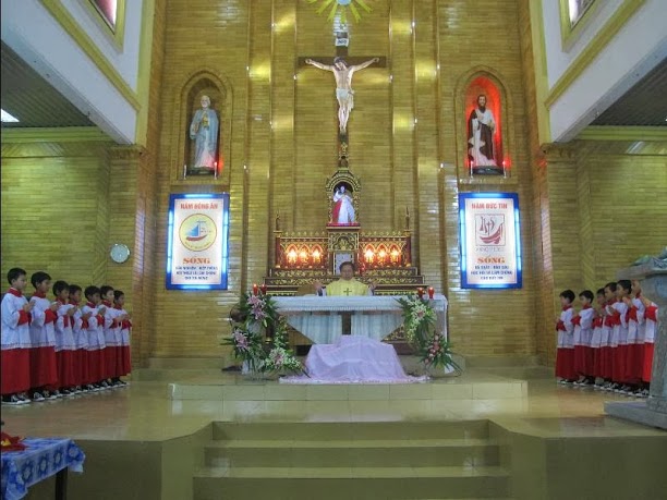 Chi hội Tê-rê-xa và thiếu nhi Thánh thể Trung Nghĩa mừng lễ Quan thầy