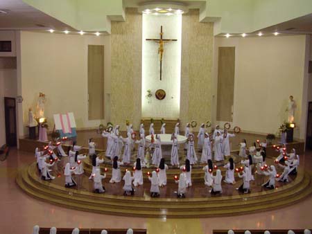 ĐTC nói các nữ tu phải thể hiện niềm vui xuất phát từ việc biết Chúa, đừng giữ khuôn mặt buồn rười rượi