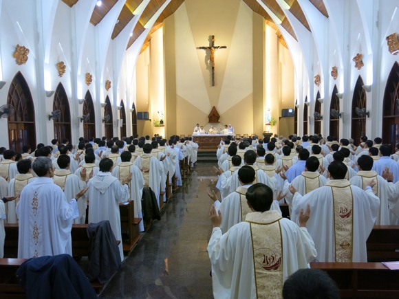 Khai mạc tuần tĩnh tâm linh mục Giáo phận Vinh: “Sống tốt sứ vụ linh mục trong định hướng Tân Phúc âm hóa”