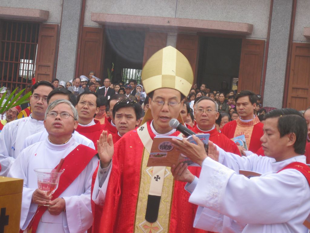 Cử hành thánh lễ theo huấn thị của Bí tích Cứu độ: Redemptionis Sacramentum