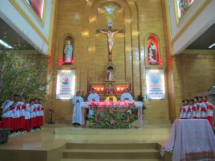 Niềm vui lễ thánh Phao-lô Bổn mạng của cha quản xứ trước thềm năm mới