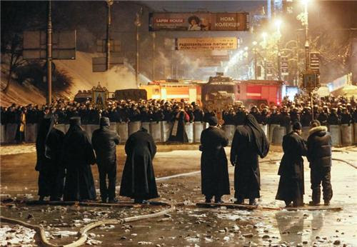 Tấm gương mục tử: Hình ảnh tuyệt vời cuả các linh mục Ukraine.