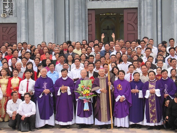 Thánh lễ tạ ơn kết thúc khóa học “Kể chuyện Chúa Giêsu theo phong cách Á Đông” tại giáo hạt Văn Hạnh