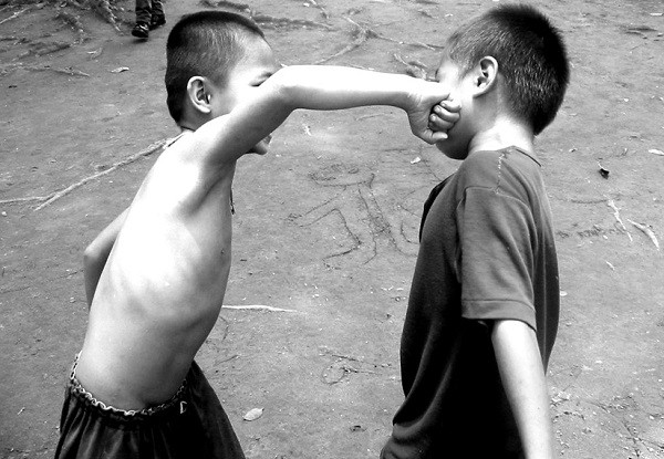 Vì sao người Việt có tính nói xấu sau lưng?