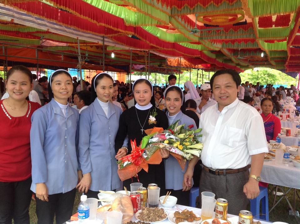 Nữ tu Maria Thái Thị Tâm (áo đen)