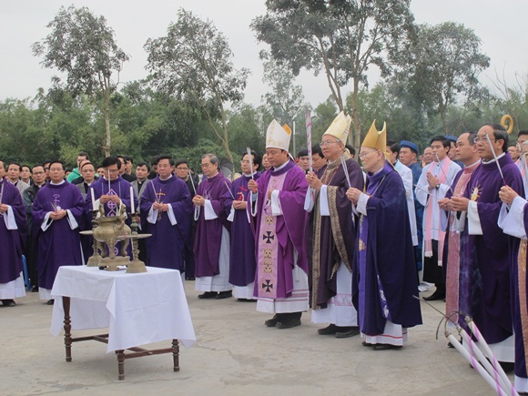 Năm mươi năm thờ cúng tổ tiên: Loan Tin Mừng cho dòng họ