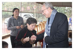 Hành trình mục vụ của Đức Cha Phaolô dịp đại lễ Giáng sinh: Quà tặng yêu thương cho người dân Quảng Bình