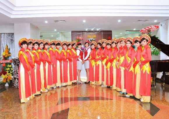 Dự tiệc cưới của đôi vợ chồng lấy nhau không hợp lẽ đạo thì bị vạ tuyệt thông