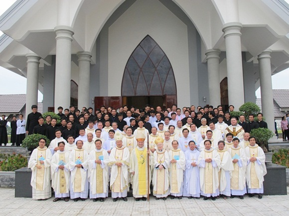 Văn phòng TGM: Thông báo về Tuần Tĩnh Tâm thường niên của Linh mục đoàn Gp. Vinh, năm 2015