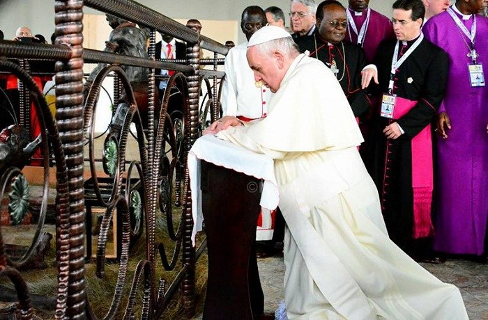 Đức Phanxicô từ chối không mang áo chống đạn bất chấp các đe dọa từ ISIS