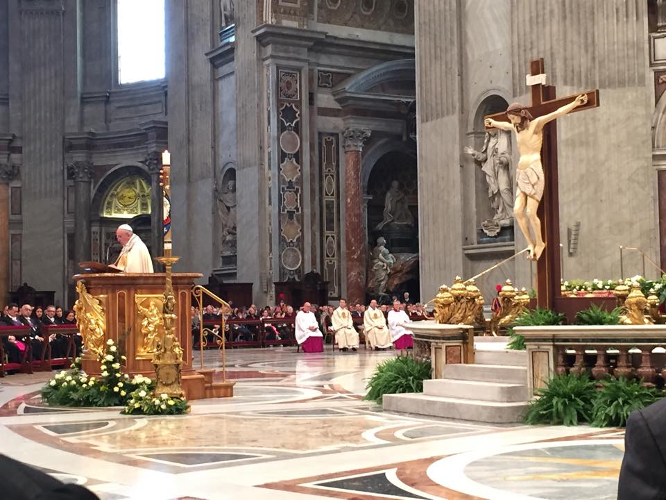 7 cử chỉ mạnh mẽ nhất của Đức Thánh Cha trong 1000 ngày đầu