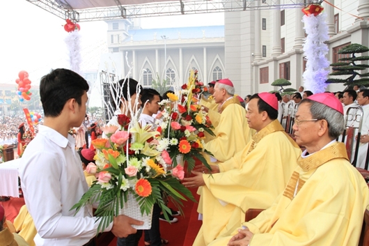 Thánh lễ đại triều mừng 80 năm thành lập, khánh thành nhà Chung Giáo phận
