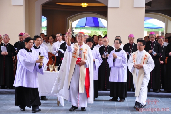 Linh mục làm phép mà không mang Dây các phép được không?